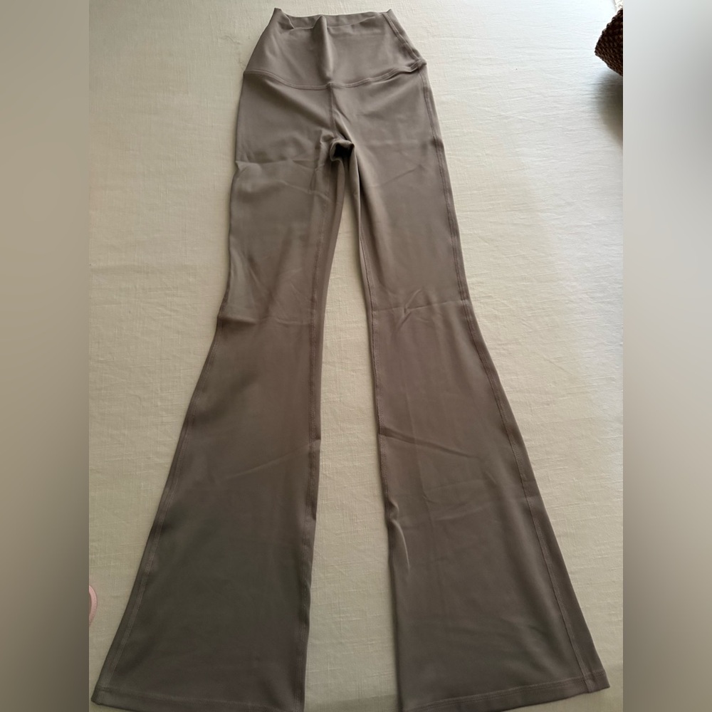 New and Unworn * Hollister Women's Tan Flared Leggings